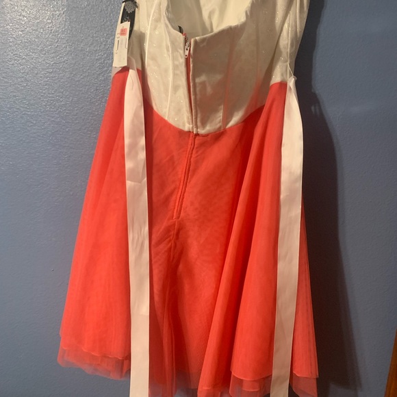 NWT prom or party dress❤️ - Picture 4 of 4